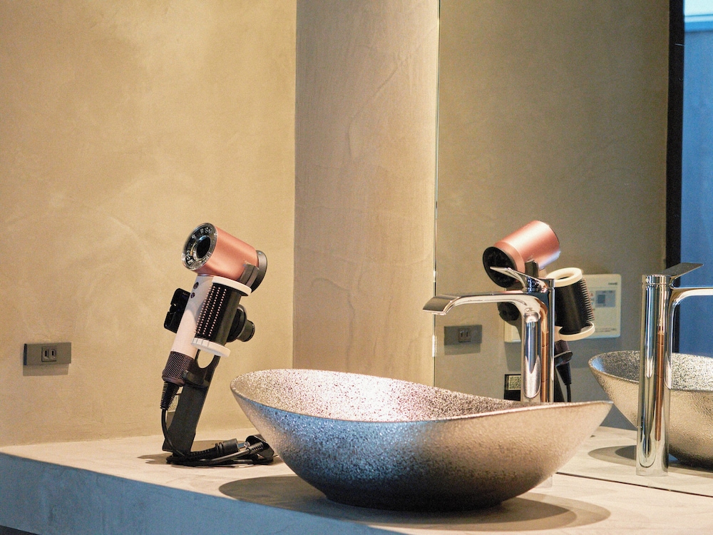 [雪見] 2階建て京町家スイート 3ベッドルーム 露天風呂付 禁煙 (1-6名) バスルーム2 | Kyoto Machiya 鴨川ガーデンズ