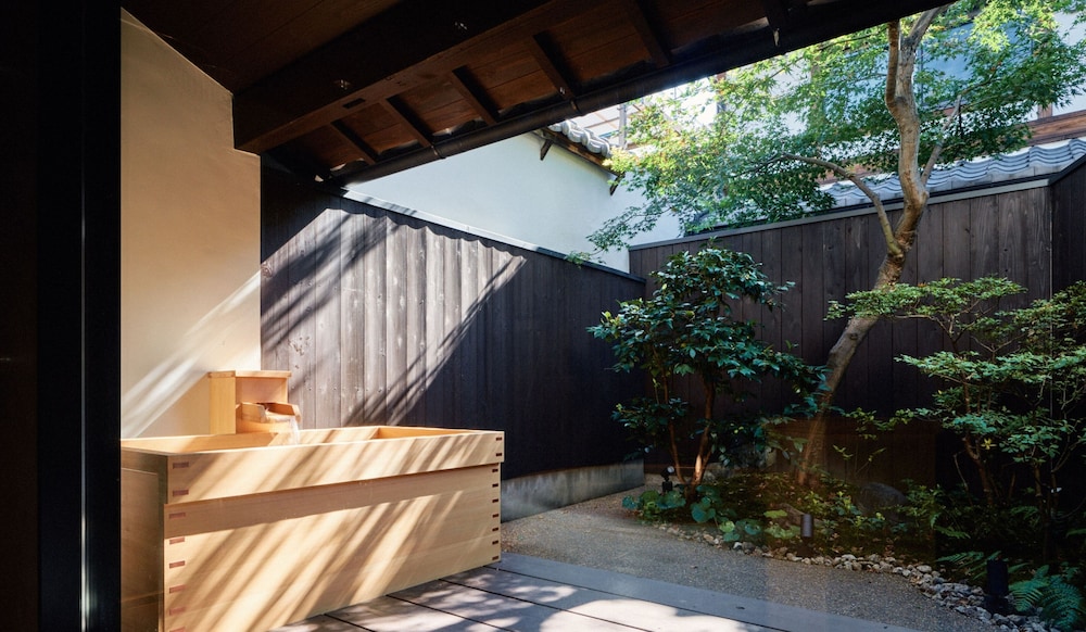 [雪見] 2階建て京町家スイート 3ベッドルーム 露天風呂付 禁煙 (1-6名) 客室0 | Kyoto Machiya 鴨川ガーデンズ