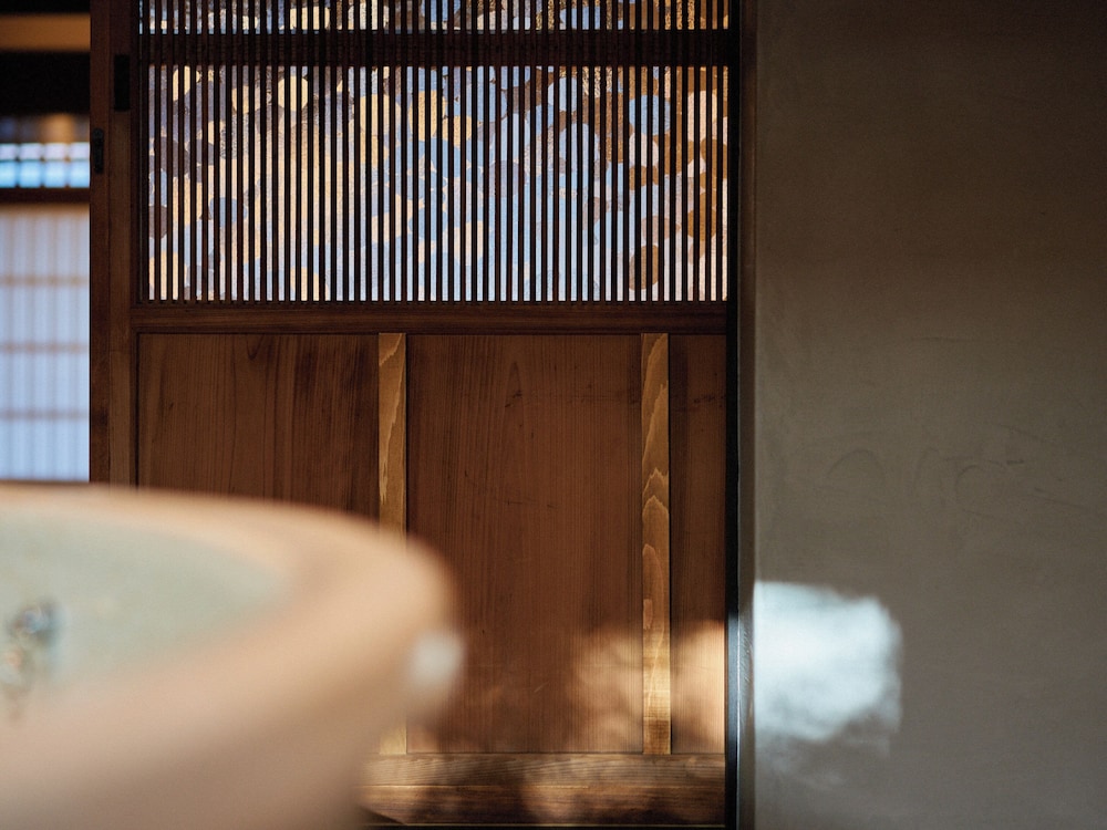 [雪見] 2階建て京町家スイート 3ベッドルーム 露天風呂付 禁煙 (1-6名) バスルーム8 | Kyoto Machiya 鴨川ガーデンズ