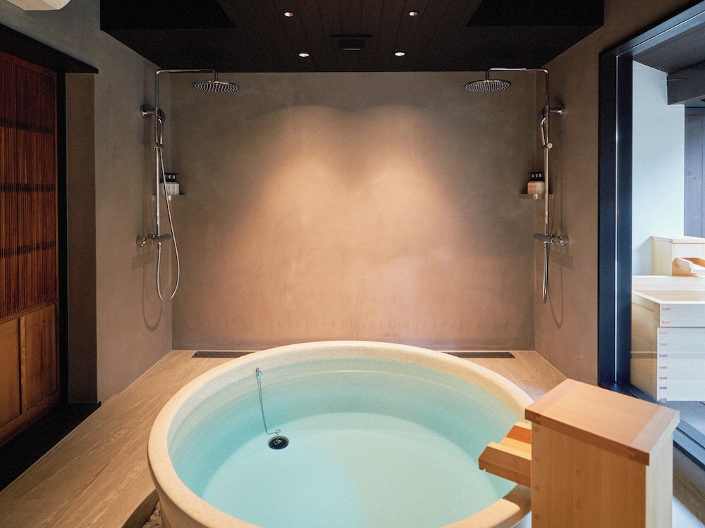 [雪見] 2階建て京町家スイート 3ベッドルーム 露天風呂付 禁煙 (1-6名) バスルーム9 | Kyoto Machiya 鴨川ガーデンズ