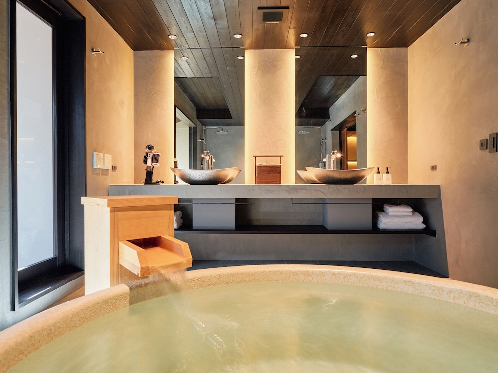 [雪見] 2階建て京町家スイート 3ベッドルーム 露天風呂付 禁煙 (1-6名) バスルーム3 | Kyoto Machiya 鴨川ガーデンズ