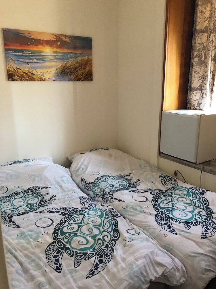 エコノミー ツインルーム | ゲストハウスブルーオーシャン那覇