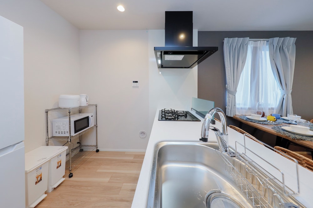 room3/5名収容 禁煙 専用キッチン0 | パシフィックコースト江ノ島 by Tranova