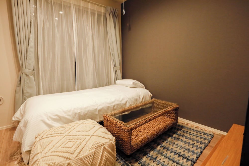 room1/8名収容 禁煙 客室5 | パシフィックコースト江ノ島 by Tranova