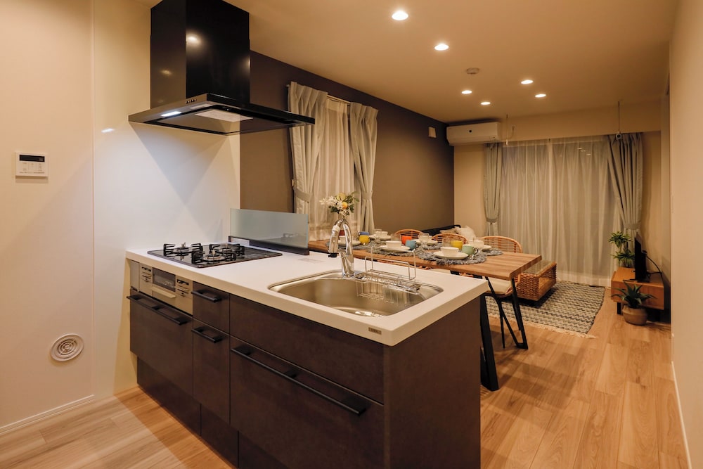 room3/5名収容 禁煙 専用キッチン8 | パシフィックコースト江ノ島 by Tranova