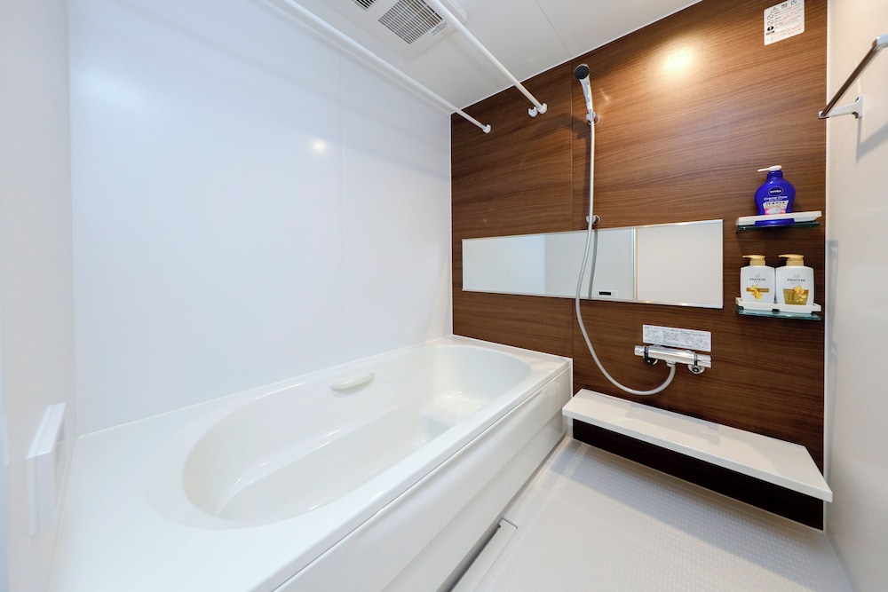 room3/5名収容 禁煙 バスルーム1 | パシフィックコースト江ノ島 by Tranova