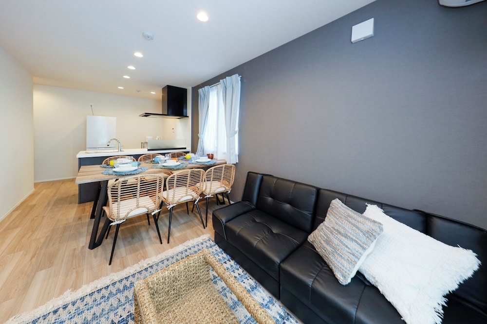 room3/5名収容 禁煙 リビング エリア0 | パシフィックコースト江ノ島 by Tranova