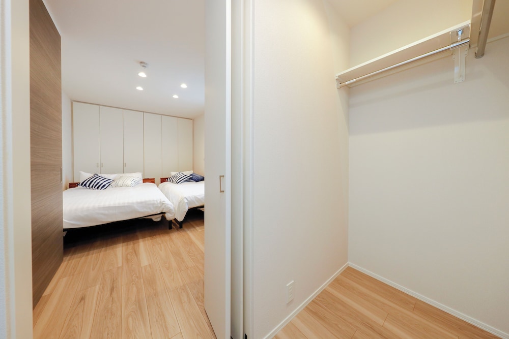 room2/8名収容 禁煙 客室6 | パシフィックコースト江ノ島 by Tranova