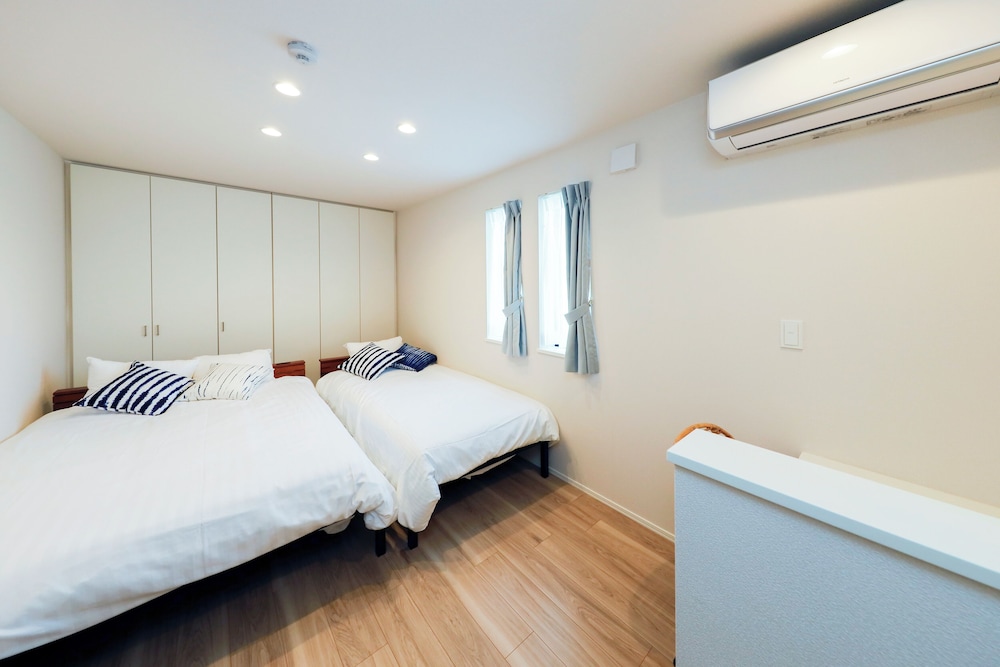 room2/8名収容 禁煙 客室10 | パシフィックコースト江ノ島 by Tranova