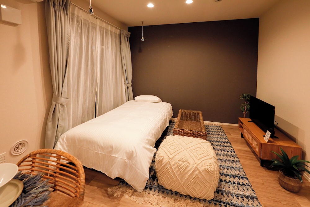 room1/8名収容 禁煙 客室2 | パシフィックコースト江ノ島 by Tranova