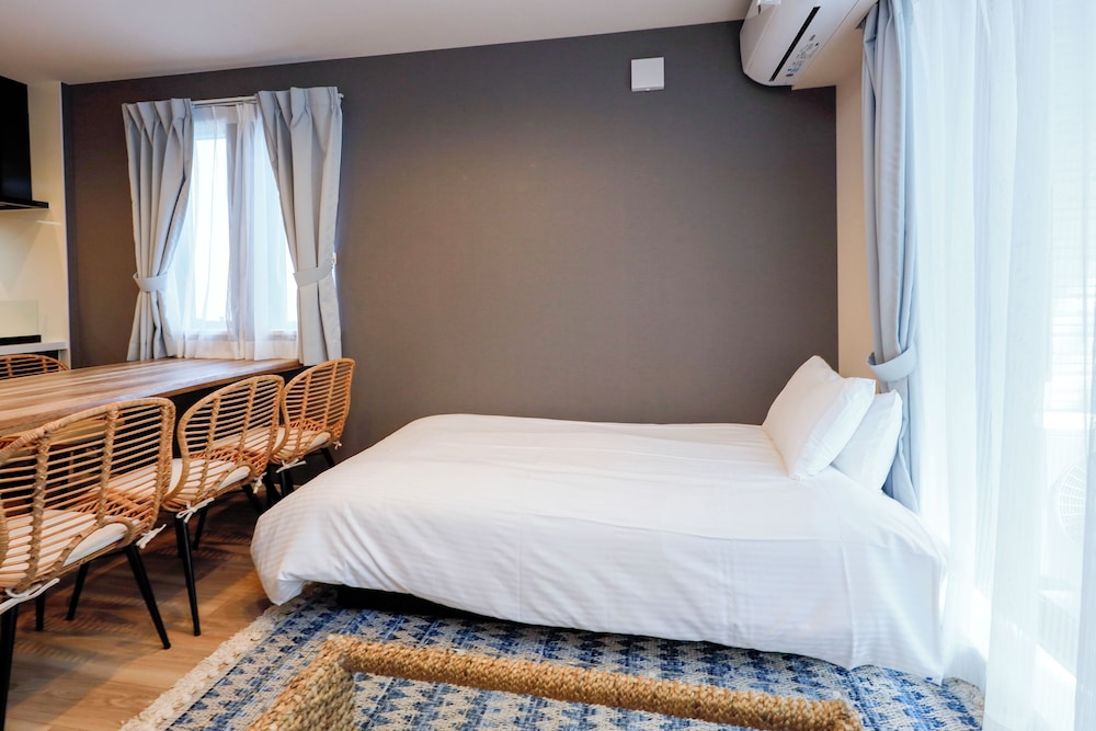 room3/5名収容 禁煙 リビング エリア4 | パシフィックコースト江ノ島 by Tranova