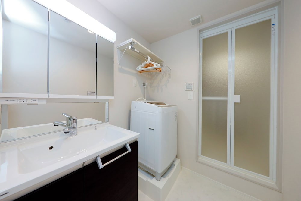 room3/5名収容 禁煙 バスルーム0 | パシフィックコースト江ノ島 by Tranova