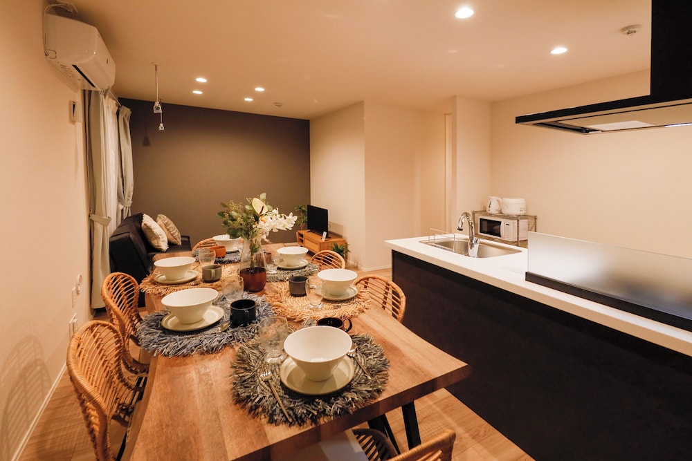 room1/8名収容 禁煙 専用キッチン6 | パシフィックコースト江ノ島 by Tranova