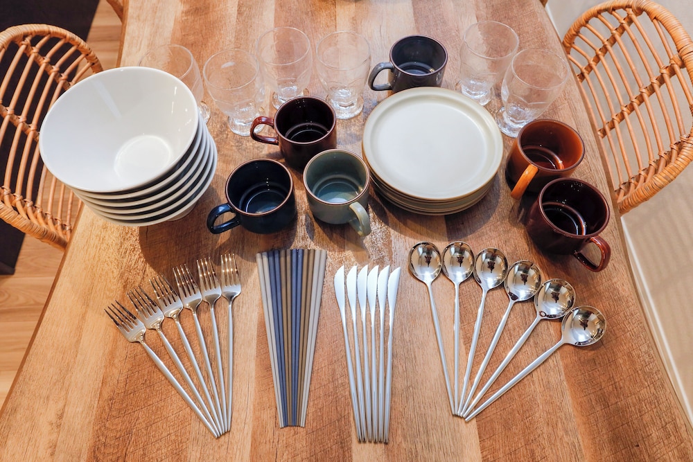 room1/8名収容 禁煙 専用キッチン5 | パシフィックコースト江ノ島 by Tranova