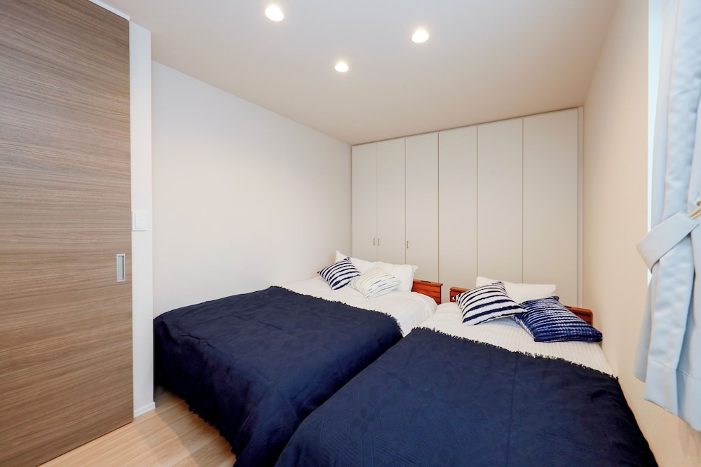 room2/8名収容 禁煙 客室7 | パシフィックコースト江ノ島 by Tranova