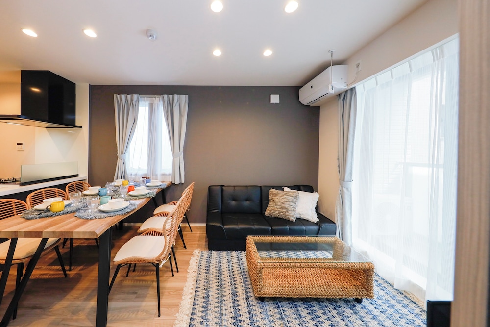 room3/5名収容 禁煙 リビング エリア2 | パシフィックコースト江ノ島 by Tranova