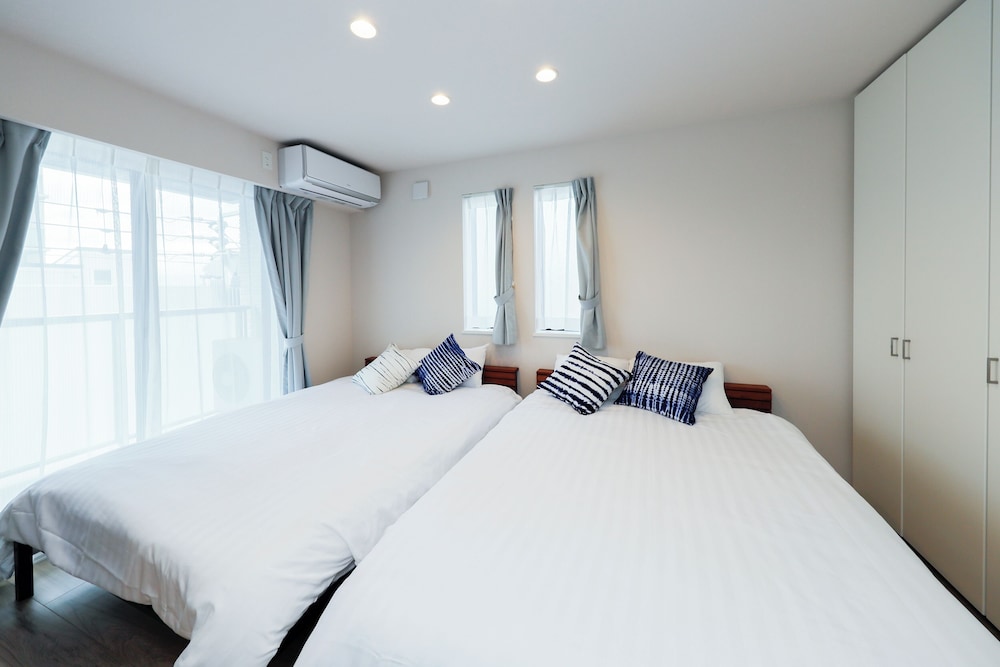 room2/8名収容 禁煙 客室3 | パシフィックコースト江ノ島 by Tranova