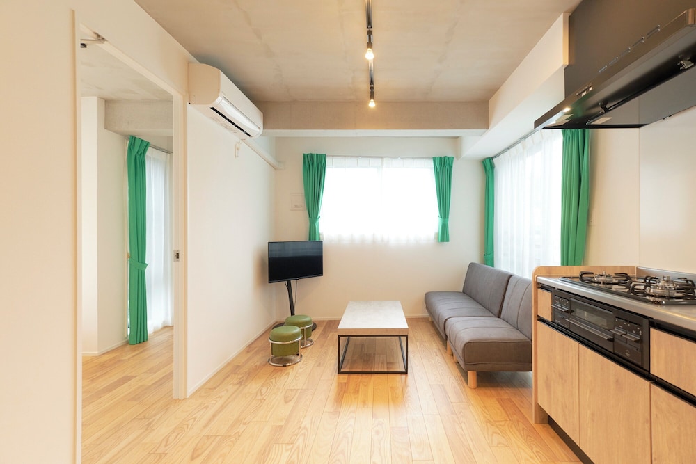 D (5p) 禁煙 リビング エリア1 | フロンティアコンフォート北池袋 by Tranova