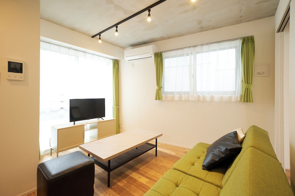 C (5p) 禁煙 リビング エリア2 | フロンティアコンフォート北池袋 by Tranova