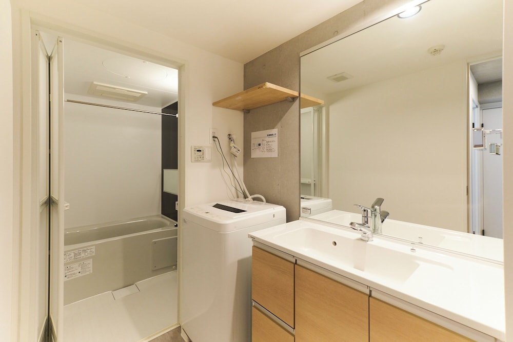 C (5p) 禁煙 バスルーム3 | フロンティアコンフォート北池袋 by Tranova