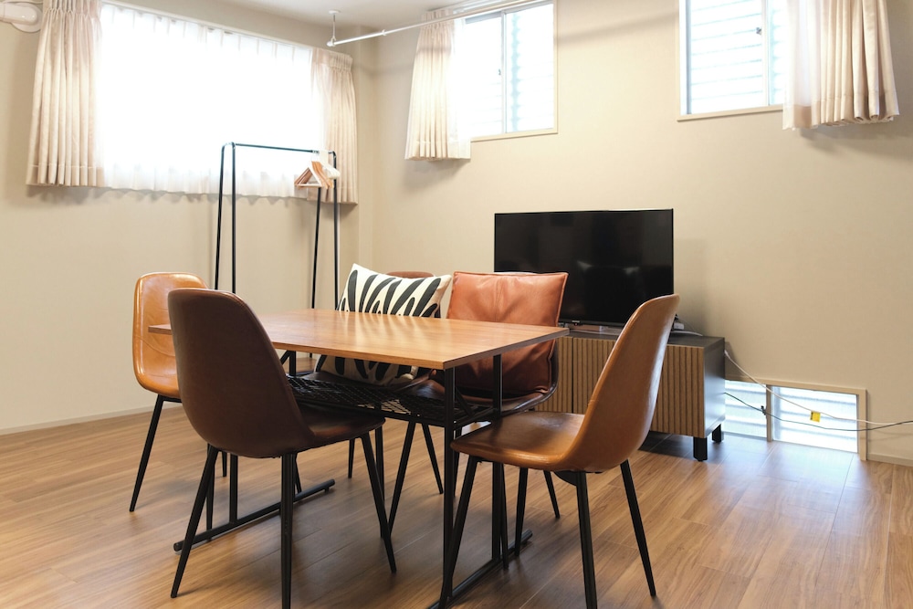 5名収容 (2階: 玄関, 3階: 部屋) 禁煙 リビング エリア0 | MATSUBARA INN