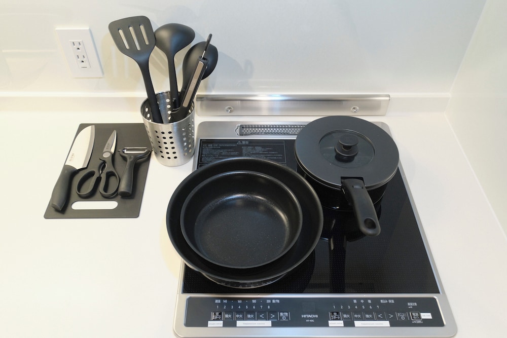 5名収容 (2階: 玄関, 3階: 部屋) 禁煙 専用キッチン2 | MATSUBARA INN