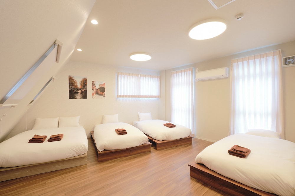 5名収容 (2階: 玄関, 3階: 部屋) 禁煙 客室1 | MATSUBARA INN