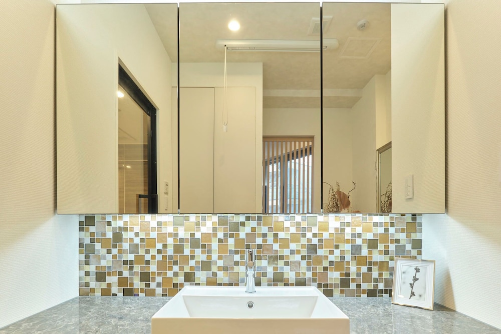 6名収容, 202 禁煙 バスルーム4 | プレシオジテ茅ヶ崎 by Tranova