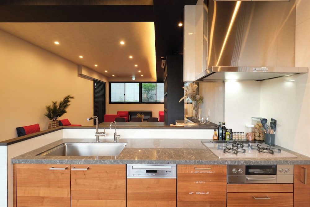 6名収容, 202 禁煙 専用キッチン12 | プレシオジテ茅ヶ崎 by Tranova