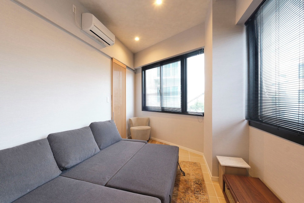 6名収容, 202 禁煙 リビング エリア8 | プレシオジテ茅ヶ崎 by Tranova