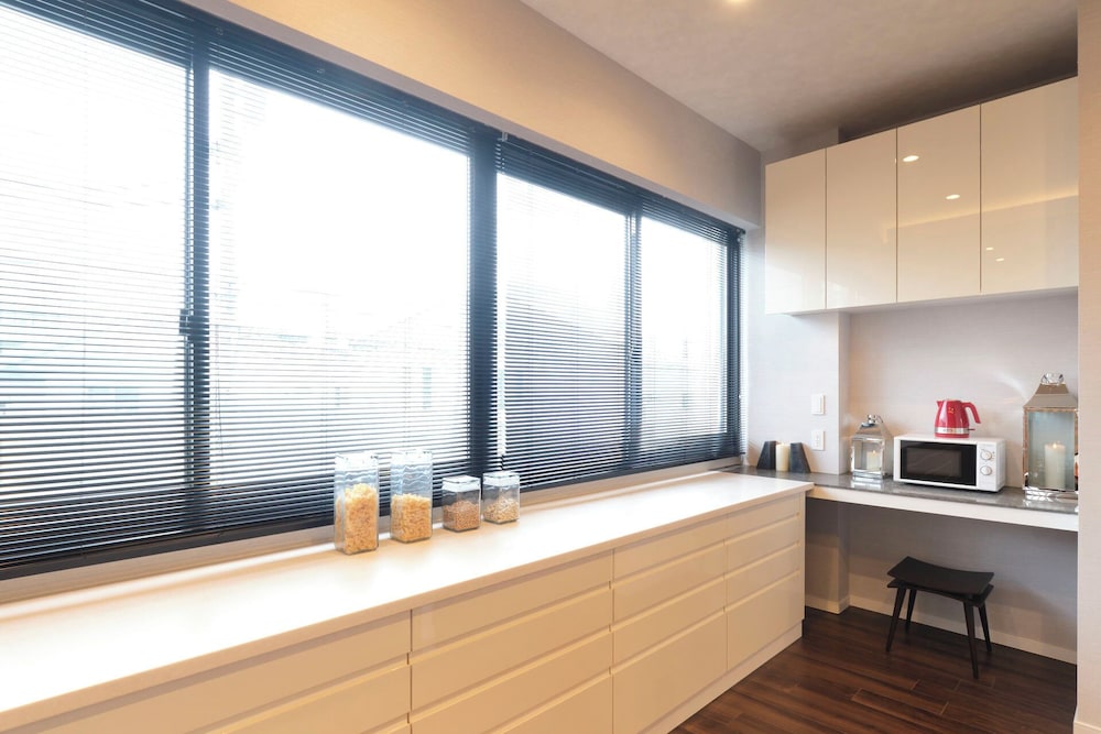 6名収容, 202 禁煙 専用キッチン19 | プレシオジテ茅ヶ崎 by Tranova