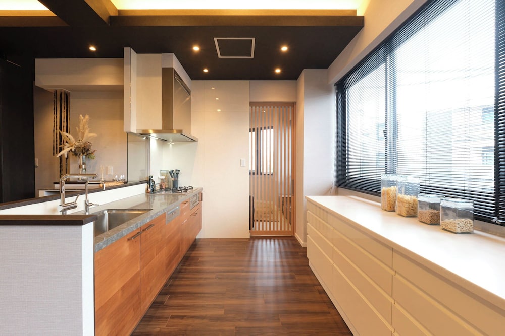 6名収容, 202 禁煙 専用キッチン9 | プレシオジテ茅ヶ崎 by Tranova