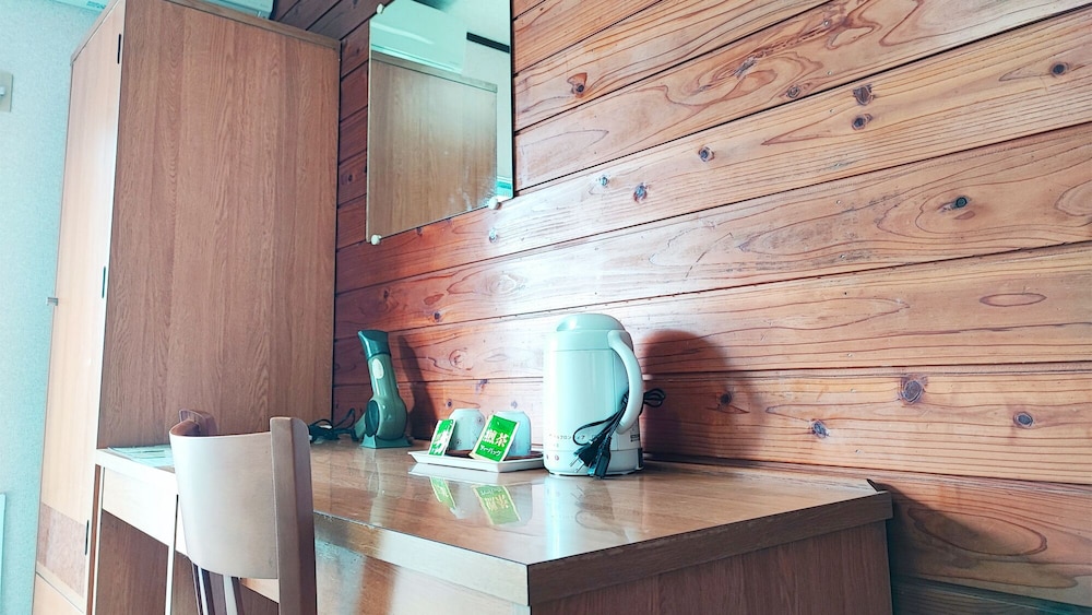 エコノミールーム セミダブルベッド 1 台 禁煙 客室3 | ホテル フロンティア