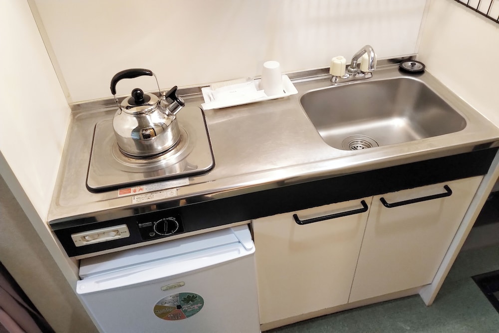 エコノミールーム セミダブルベッド 1 台 禁煙 専用簡易キッチン0 | ホテル フロンティア