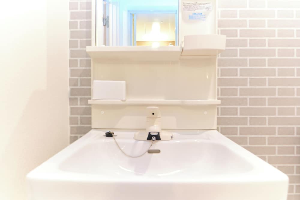 B (2名収容) 禁煙 バスルーム1 | Le Cocon Nakarokugo by Tranova