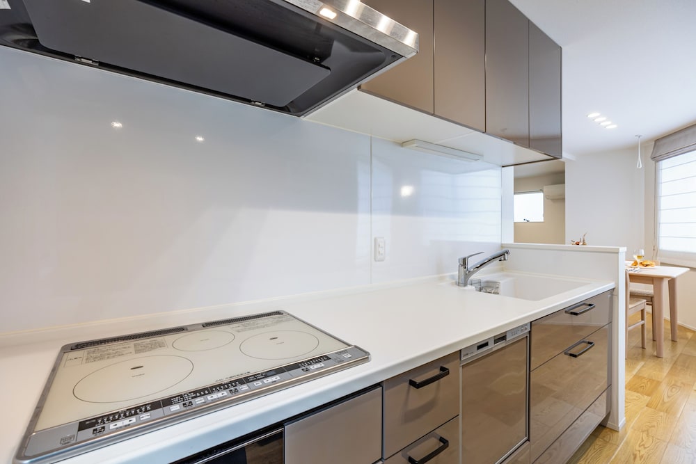 ファミリー ハウス 専用キッチン2 | Modern Japan 東京浅草 east