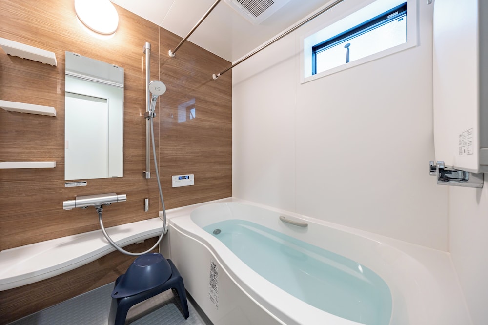 ファミリー ハウス バスルーム6 | Modern Japan 東京浅草 east
