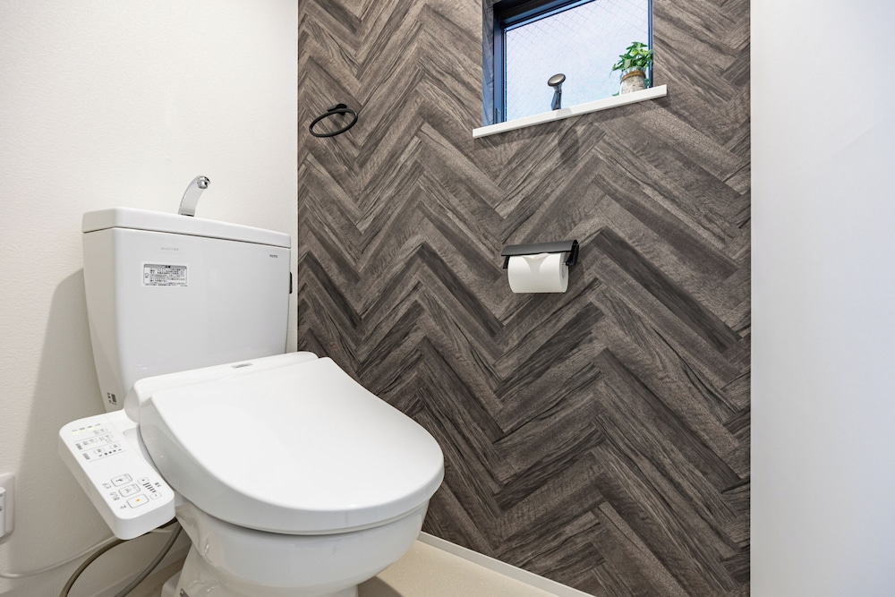 ファミリー ハウス バスルーム3 | Modern Japan 東京浅草 east