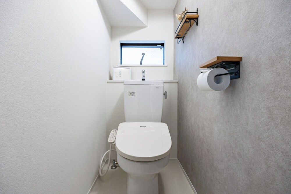 ファミリー ハウス バスルーム1 | Modern Japan 東京浅草 east