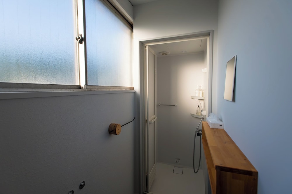 ツインルーム 禁煙 共用バスルーム バスルーム0 | Cabin