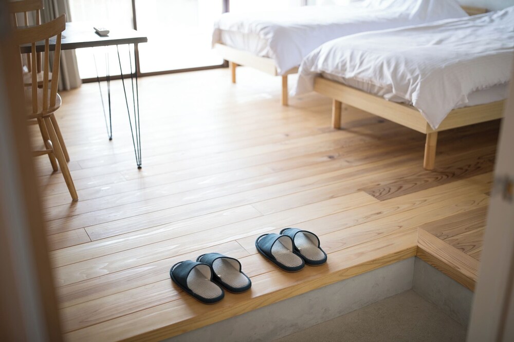 スーペリア ツインルーム 禁煙 共用バスルーム 客室4 | Cabin