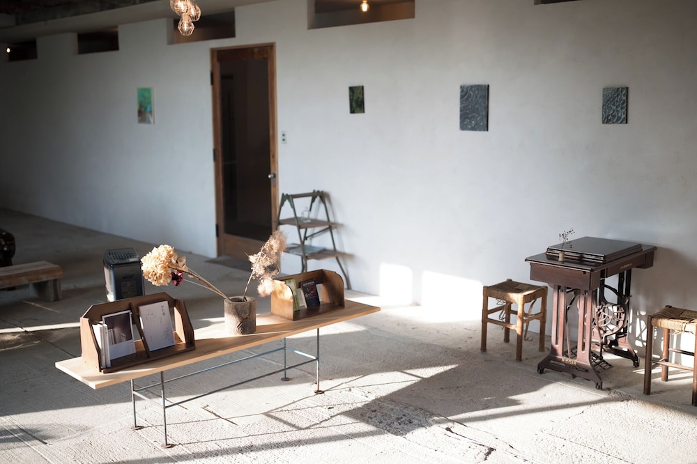 ツインルーム 禁煙 共用バスルーム リビング エリア0 | Cabin