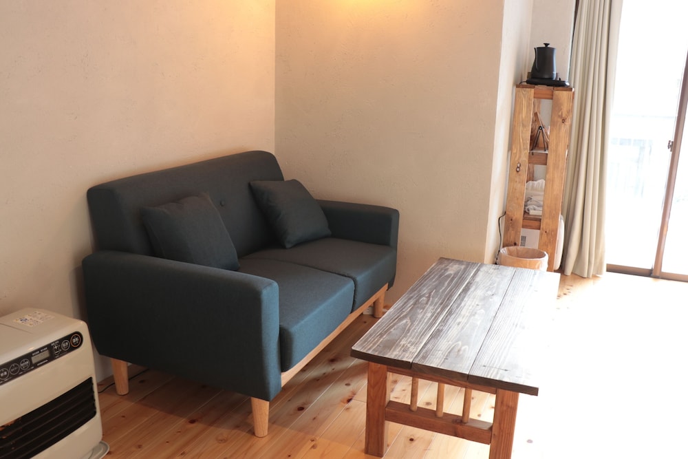 ベーシック ツインルーム 禁煙 共用バスルーム 客室3 | Cabin