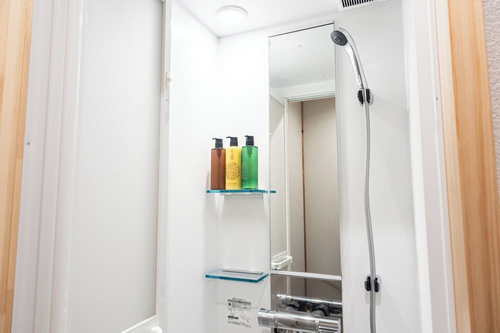 スタンダード 6〜10名部屋共同ドミトリー 男女共用ドミトリー シングルベッド 2 台 バスルーム0 | Fukuoka Guesthouse CAMP