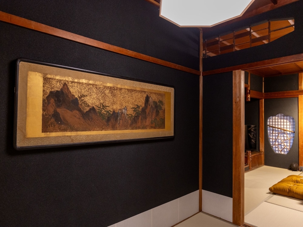 西の間 (8畳+4.5畳) [バス·トイレ別 / 禁煙] 客室3 | 虎屋別館