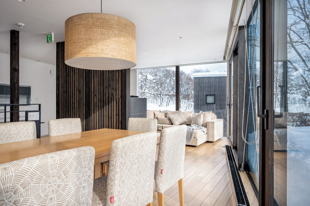 ハウス 4 ベッドルーム ダイニングルーム2 | Escarpment House by H2 Life