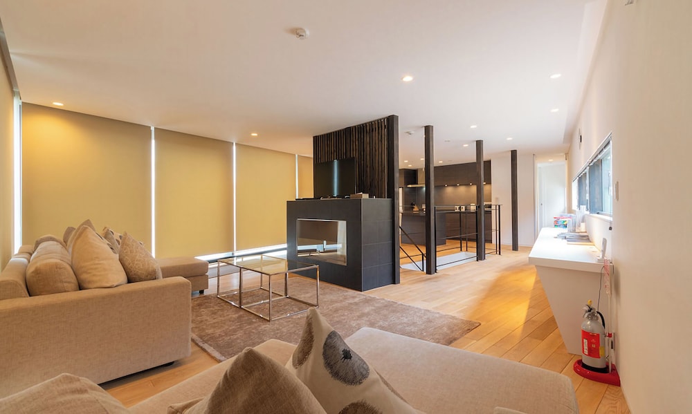 ハウス 4 ベッドルーム リビングルーム2 | Escarpment House by H2 Life
