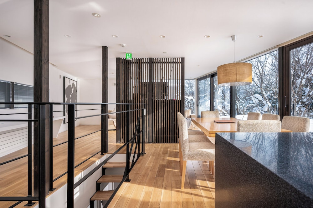 ハウス 4 ベッドルーム リビング エリア3 | Escarpment House by H2 Life
