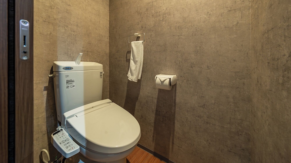 スタンダード 4 人部屋 バスルーム2 | 高山ステイ 枳 からたち SD