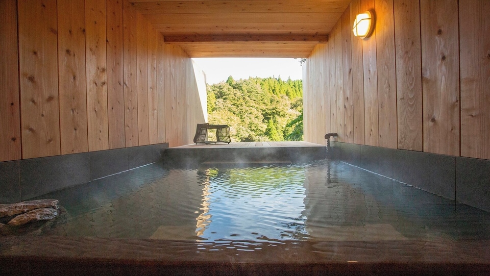 エコノミールーム ダブルベッド 1 台 バスルーム0 | コンテナハウスヴィラくろかわ　